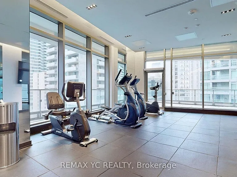 2221 Yonge St #3210 — Photo 16