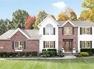 5700 Canyon View Dr, Painesville, OH 44077
