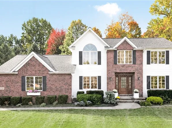 5700 Canyon View Dr, Painesville, OH 44077