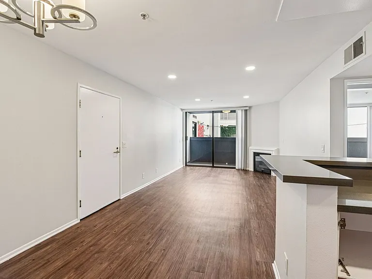 1223 Federal Ave — Photo 112
