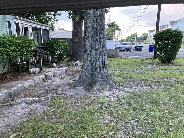 3 bed, 1200 sqft, $2,100 — Photo 2