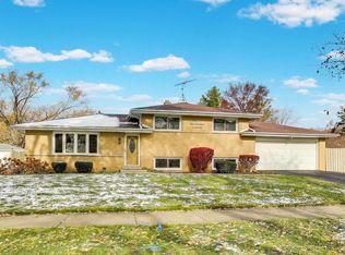 910 E Aster Ave, Palatine, IL