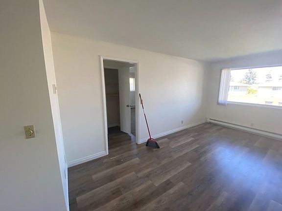4th image of 219 NE Kettle St APT A2