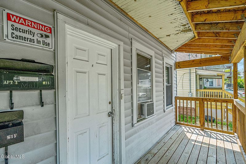 5th image of 815 Davis Terrace