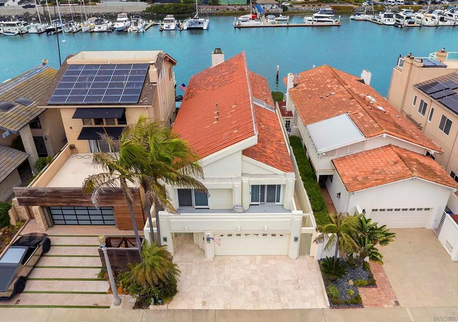 Unfurnished Custom Home on the Bay with Boat Dock — Photo 3