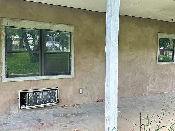 2nd image of 828 Clairmont Rd