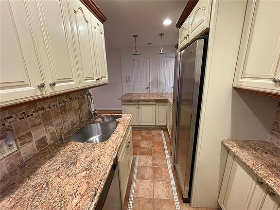 5th image of 61 Oliver St APT 3Y