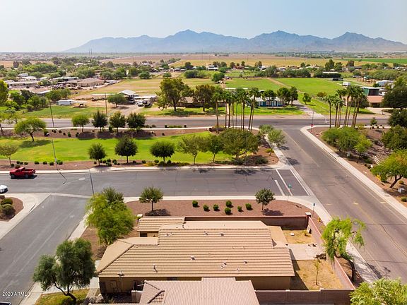 5th image of 2718 S 108th Dr