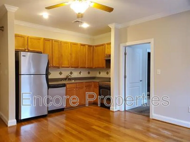2 bed, 1.0 bath, 766 sqft, $1,400 — Photo 2