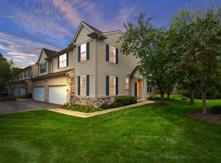 828 Amelia Ct, Grayslake, IL 60030
