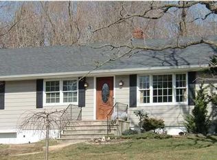 90 Oak Hill Rd, Red Bank, NJ 07701