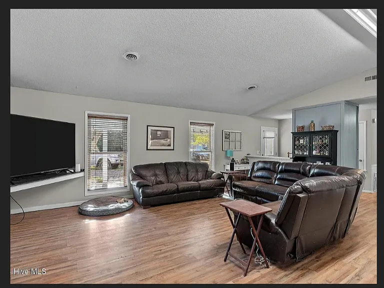 4813 Waltmoor Rd — Photo 4