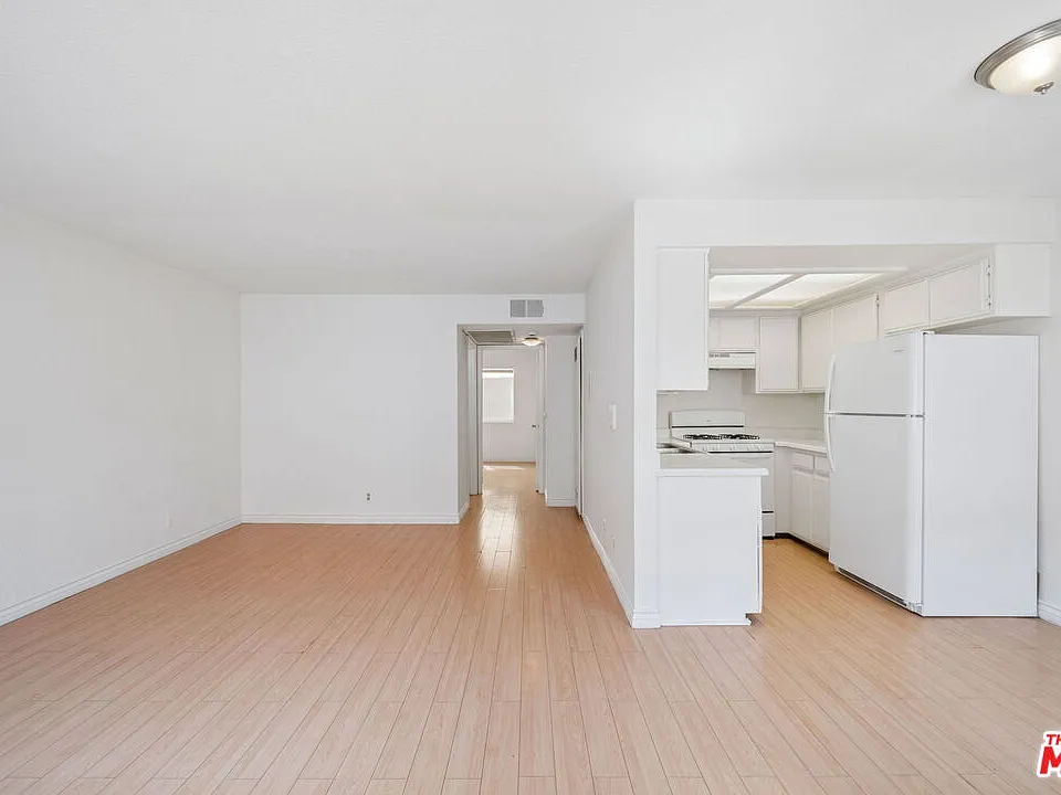 158 N Normandie Ave #102