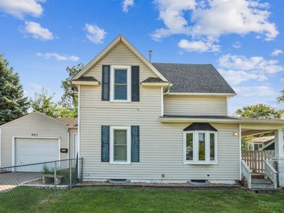 923 18th St, Bettendorf, IA, 52722