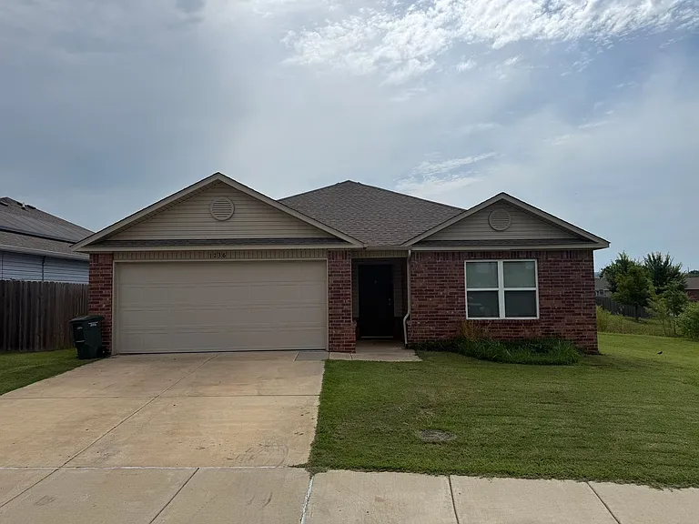 1236 S Nighthawk Ln — Photo 2