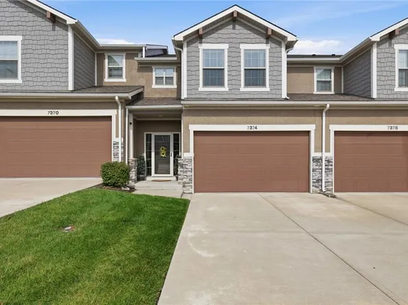 7374 Griffey St, Parkville, MO 64152