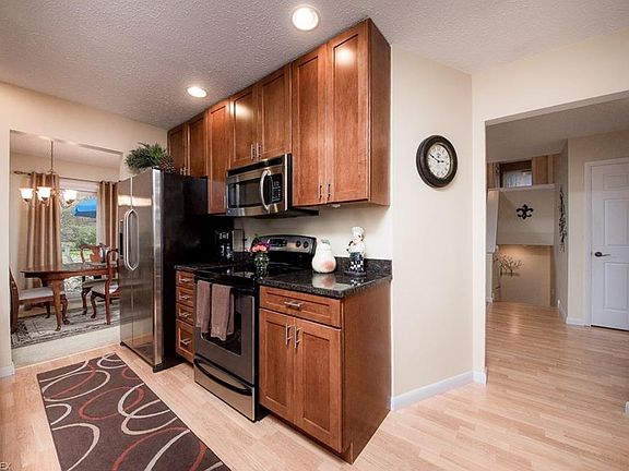 5th image of 26555 Redwood Dr
