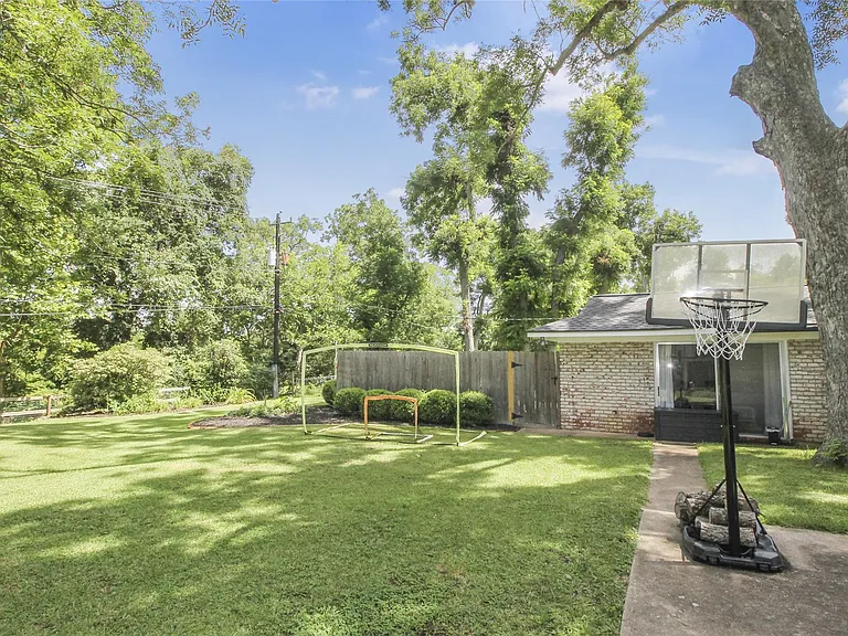 536 Oak Dr — Photo 37