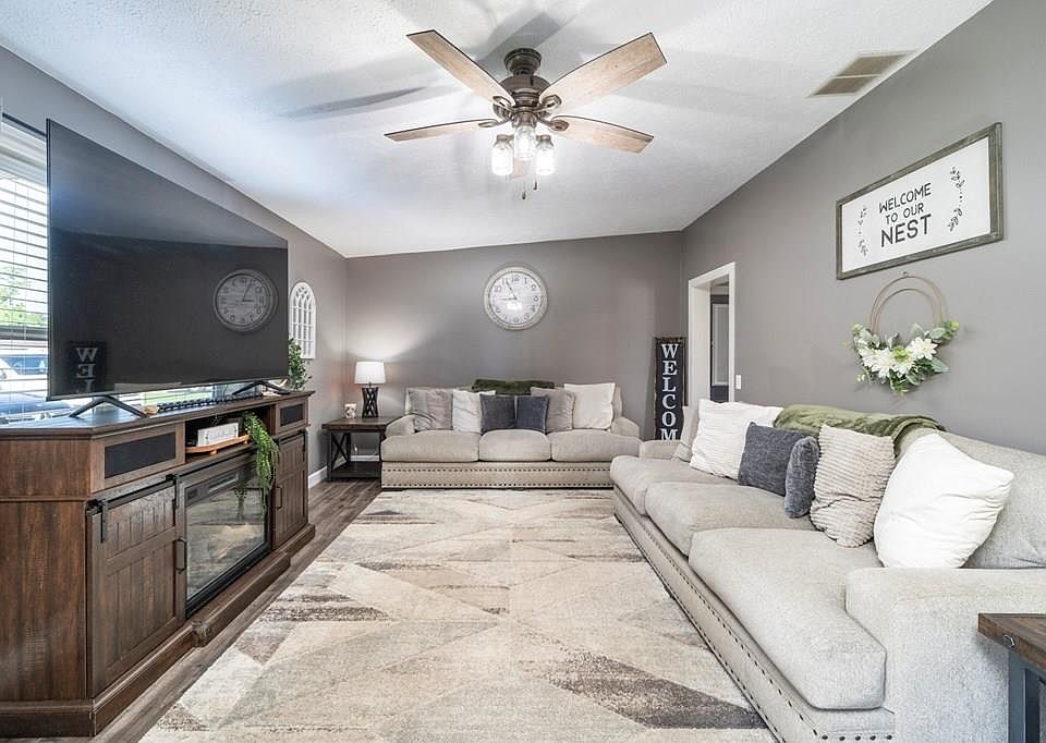 1st image of 42 Trahera Ln