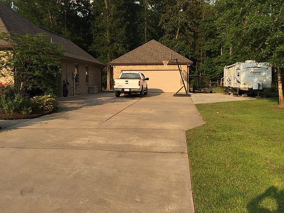 4th image of 934 Mission Ln