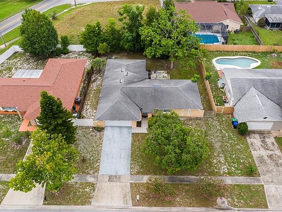 3rd image of 7008 Crestlake Dr