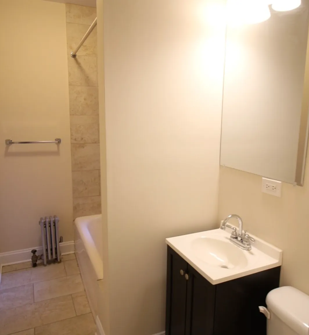 2 bed, 800 sqft, $1,600 — Photo 4
