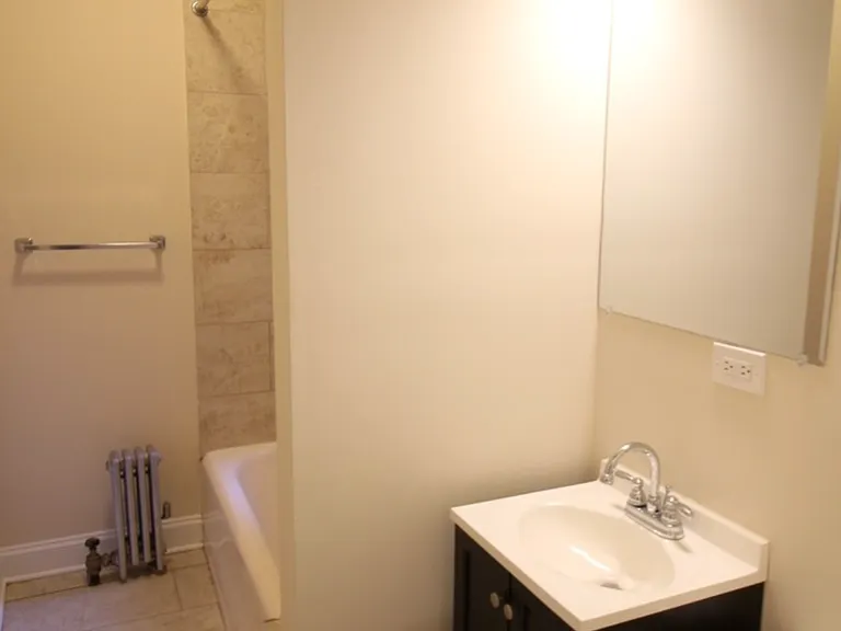 2318 W Granville Ave #2 — Photo 4