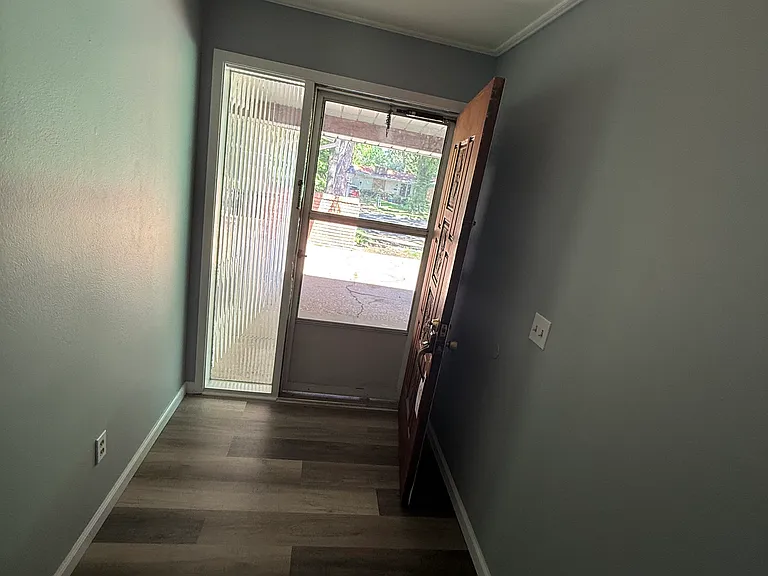 445 Waterford Dr — Photo 3