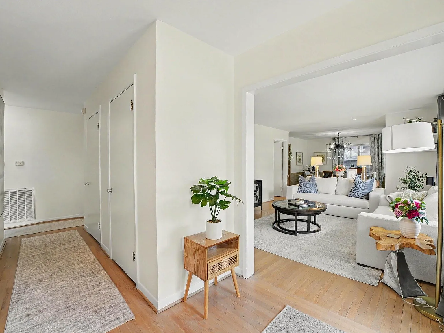 3 bed, 2.0 bath, 2052 sqft, $4,800 — Photo 4