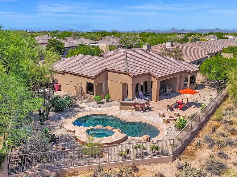 7180 E Thirsty Cactus Ln — Photo 2