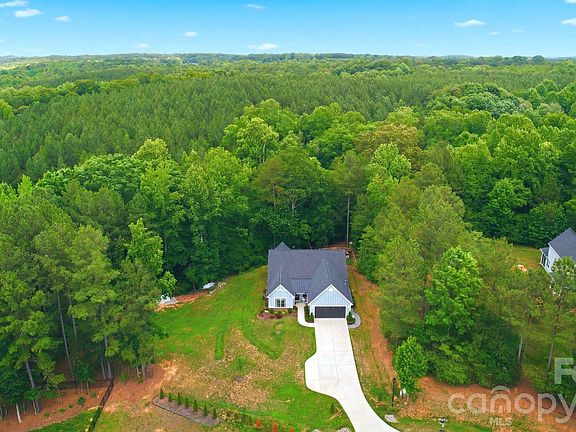 2nd image of 178 Powder Spring Dr