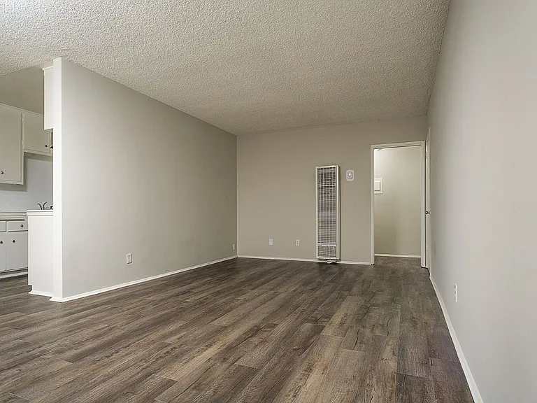 132 N Sinclair Ave — Photo 7