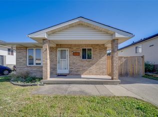 1465 Foster Ave, Windsor, ON N8W 5P8