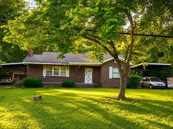 204 E Belmont Dr, Calhoun, GA 30701