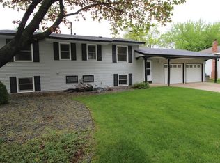 983 Cortland Dr, Apple Valley, MN 55124