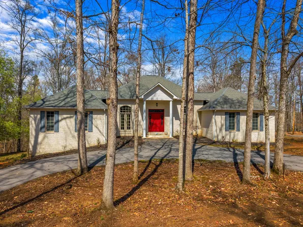 1202 Clark Ln, Dandridge, TN 37725