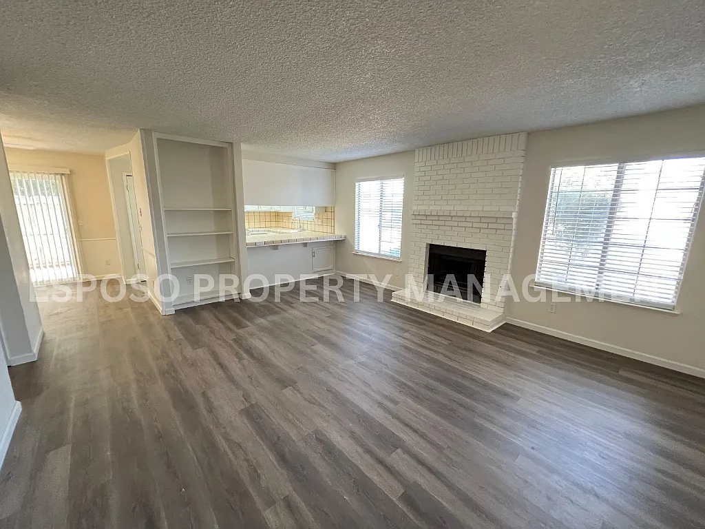 3 bed, 1100 sqft, $1,800 — Photo 1