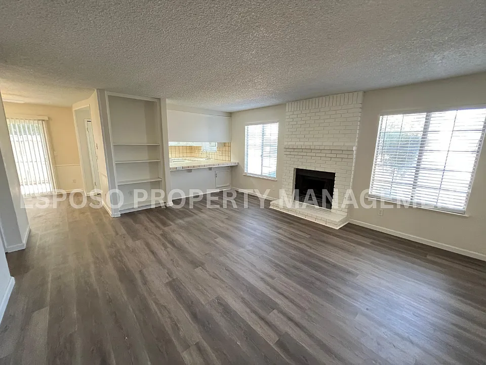 4014 N Benedict Ave #101