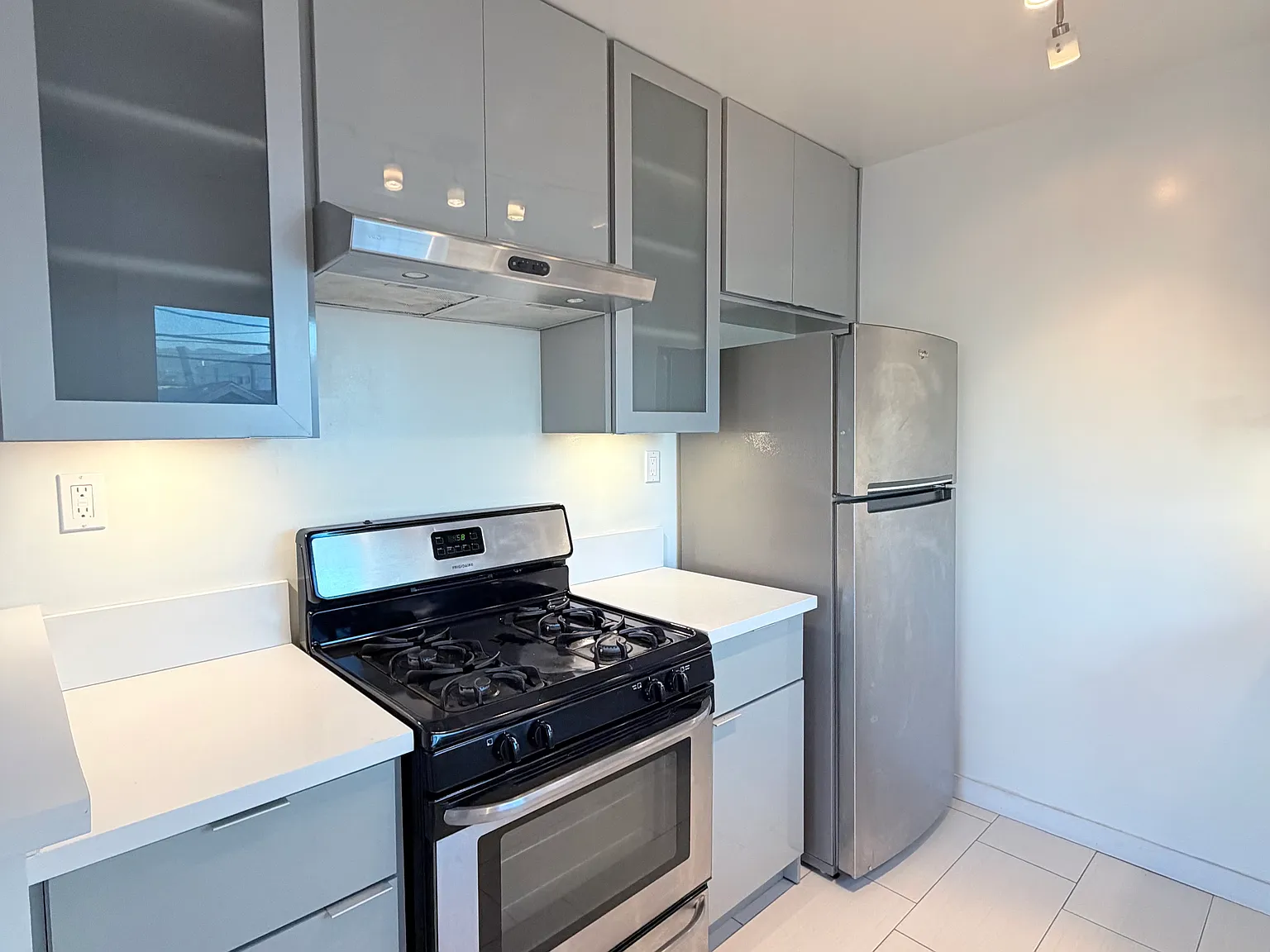 1 bed, 750 sqft, $2,350 — Photo 2