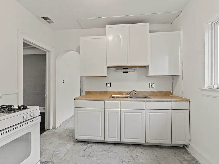 17614 Roselawn St #A & B — Photo 16