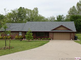 890 N Woodview Dr, Skiatook, OK 74070