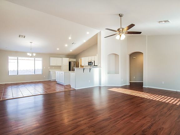 4th image of 15821 W Tara Ln