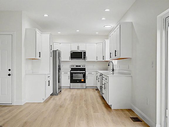 4th image of 303 Marissa Ln