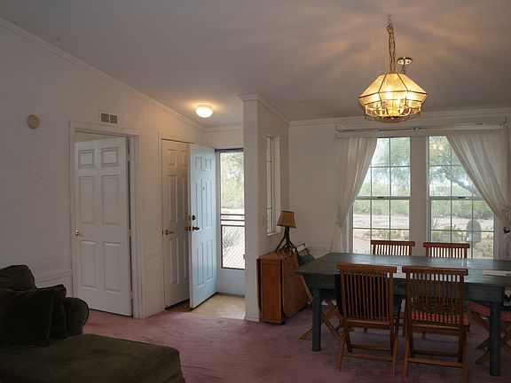 Bright Dining area