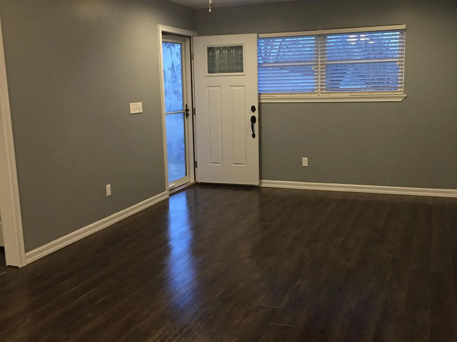 3 bed, 1212 sqft, $1,950 — Photo 2