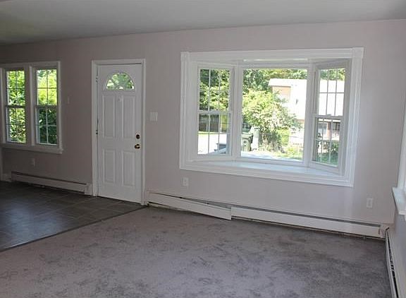 5th image of 14 Hillcrest Dr