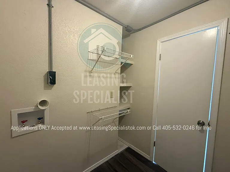 127 W Acres St #E — Photo 24