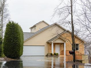 64 Club Knoll Ct, Hendersonville, NC 28791