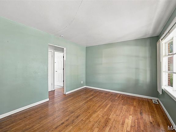 5th image of 1745 Foley Dr