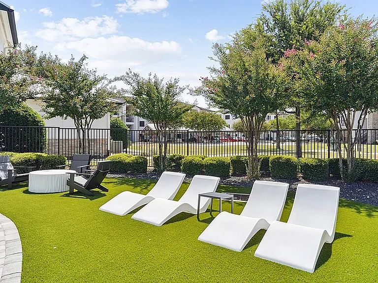 Sundeck Lounge